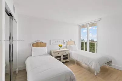100 Bayview Dr #1024, Sunny Isles Beach, FL 33160 - Photo 12