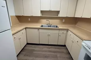 1085 W 68th St, Hialeah, FL 33014 - Photo 8