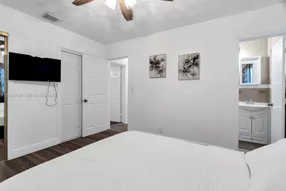 910 NE 49th St, Deerfield Beach, FL 33064 - Photo 18