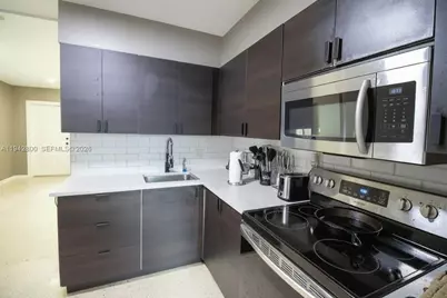 2441 NW 9th Ter, Wilton Manors, FL 33311 - Photo 4