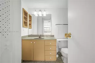 20500 W Country Club Dr, Aventura, FL 33180 - Photo 24