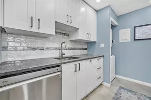 220 Lakeview Dr, Weston, FL 33326 - Photo 10