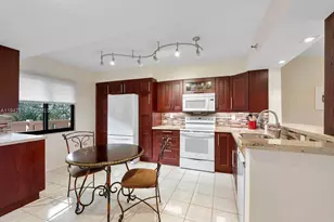 2200 S Cypress Bend Dr, Pompano Beach, FL 33069 - Photo 12