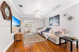 1601 N 16th Ct, Hollywood, FL 33020 - Photo 4