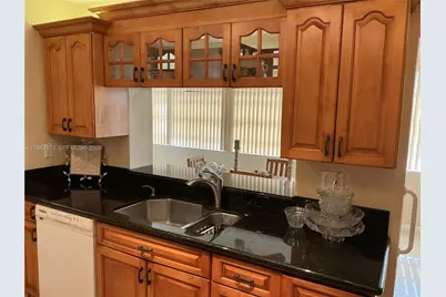 8604 NW 59th Pl, Tamarac, FL 33321 - Photo 8