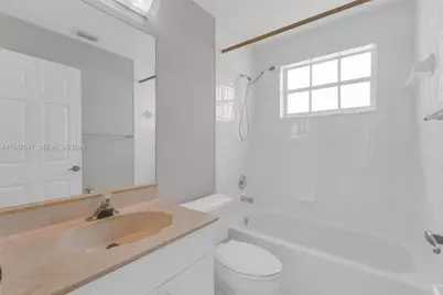 10635 NW 54th St, Doral, FL 33178 - Photo 22