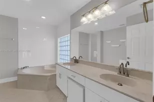 10635 NW 54th St, Doral, FL 33178 - Photo 20