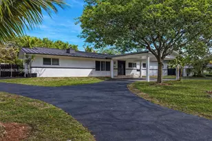 7695 SW 142nd St, Palmetto Bay, FL 33158 - Photo 2