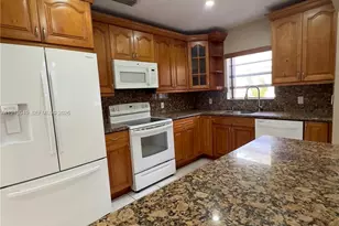 2761 SW 33rd Ct, Miami, FL 33133 - Photo 4