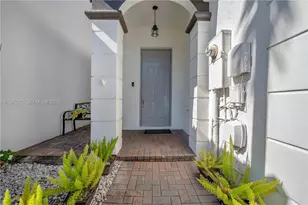 7806 NW 116 Pl, Doral, FL 33178 - Photo 2