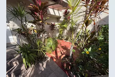 10296 NW 9th St Cir #202, Miami, FL 33172 - Photo 2