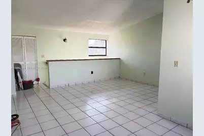 10296 NW 9th St Cir #202, Miami, FL 33172 - Photo 4