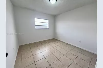 1127 W 37th St, Hialeah, FL 33012 - Photo 12