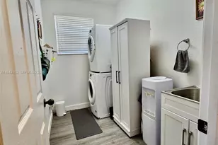 1587 Winterberry Ln, Weston, FL 33327 - Photo 24