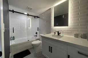 2555 Collins Ave, Miami Beach, FL 33140 - Photo 28