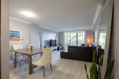250 Jacaranda Dr #506, Plantation, FL 33324 - Photo 4