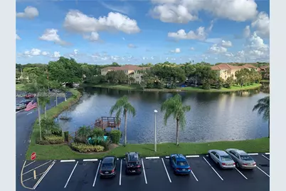 250 Jacaranda Dr #506, Plantation, FL 33324 - Photo 2