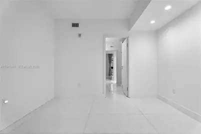 1010 Brickell Ave #1405, Miami, FL 33131 - Photo 14