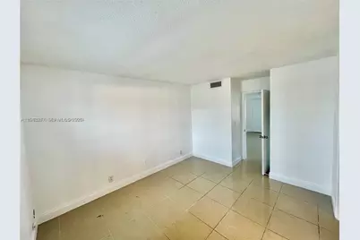 241 SE 9th Ave #207, Pompano Beach, FL 33060 - Photo 6