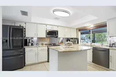 5921 SW 17th St, Plantation, FL 33317 - Photo 14
