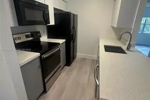 10413 NW 7th St, Pembroke Pines, FL 33026 - Photo 8