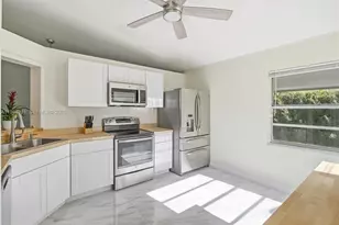 19463 NW 62nd Pl, Hialeah, FL 33015 - Photo 10