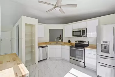 19463 NW 62nd Pl, Hialeah, FL 33015 - Photo 12