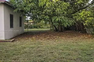 2325 NW 89th St, Miami, FL 33147 - Photo 10