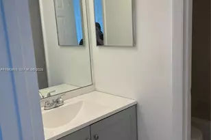 1017 Washington Cir, Homestead, FL 33034 - Photo 6