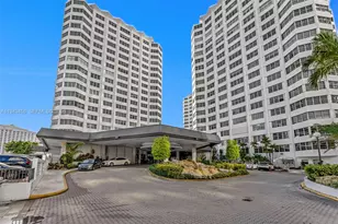 801 Brickell Bay Dr, Miami, FL 33131 - Photo 2