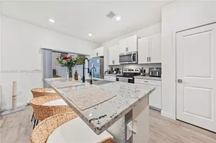 818 SE 17th St, Homestead, FL 33034 - Photo 2