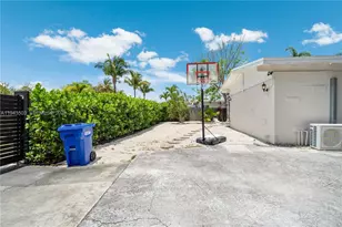 1245 NE 154th St, North Miami Beach, FL 33162 - Photo 30