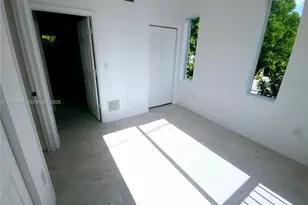 580 NW 34th St, Miami, FL 33127 - Photo 10