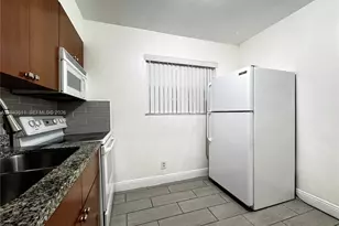 30 SE 4th Ave, Hallandale Beach, FL 33009 - Photo 2