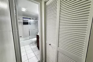 30 SE 4th Ave, Hallandale Beach, FL 33009 - Photo 8