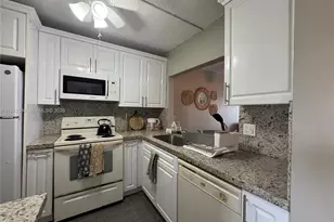 9450 Poinciana Pl, Davie, FL 33324 - Photo 8