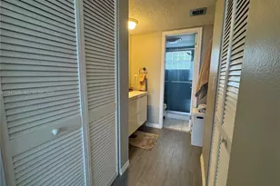 9450 Poinciana Pl, Davie, FL 33324 - Photo 18
