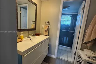 9450 Poinciana Pl, Davie, FL 33324 - Photo 18