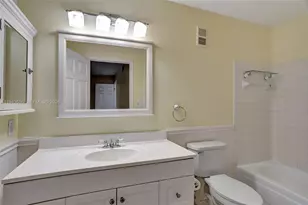 2485 NW 33rd St, Oakland Park, FL 33309 - Photo 14