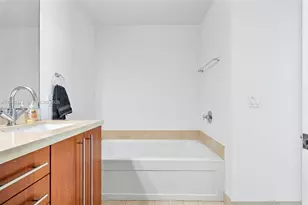 79 SW 12th St, Miami, FL 33130 - Photo 12