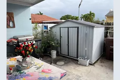 4211 W 10th Ln, Hialeah, FL 33012 - Photo 16