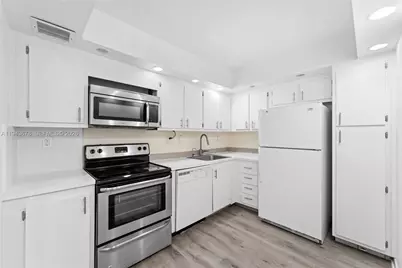 3731 N Country Club Dr #921, Aventura, FL 33180 - Photo 2
