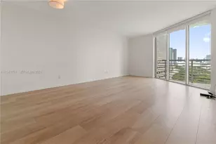 325 S Biscayne, Miami, FL 33131 - Photo 2