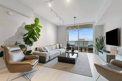 1080 Brickell Ave #3702, Miami, FL 33131 - Photo 2