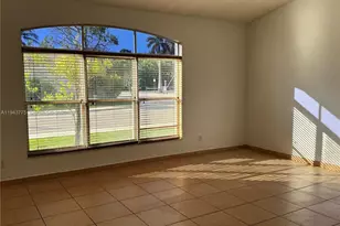 13064 NW 9th Ct, Pembroke Pines, FL 33028 - Photo 8