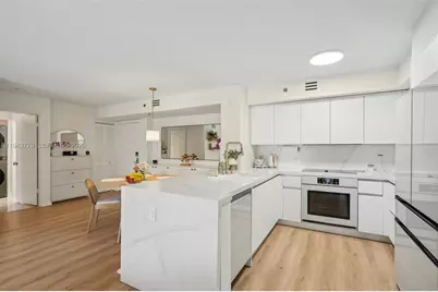 19701 E Country Club Dr #5603, Aventura, FL 33180 - Photo 2