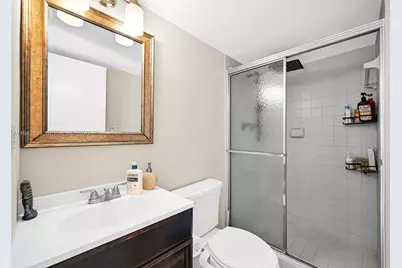 7135 Collins Ave #1722, Miami Beach, FL 33141 - Photo 16