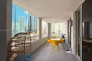 170 SE 14th St, Miami, FL 33131 - Photo 8