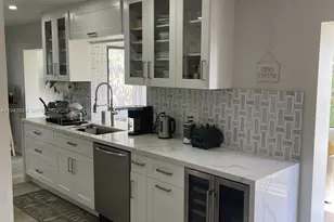 371 SE 3rd St, Pompano Beach, FL 33060 - Photo 2