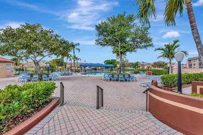 9481 Sunrise Lakes Blvd #210, Sunrise, FL 33322 - Photo 32
